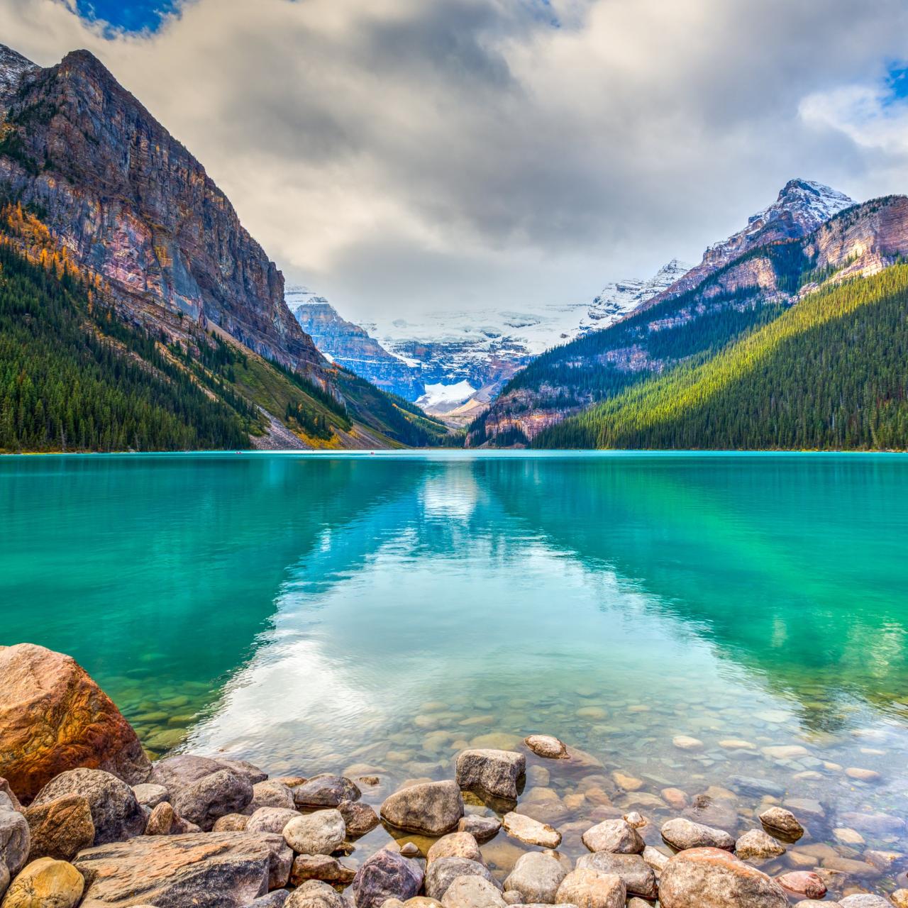 9 reasons to visit canada’s gorgeous lake louise – Artofit